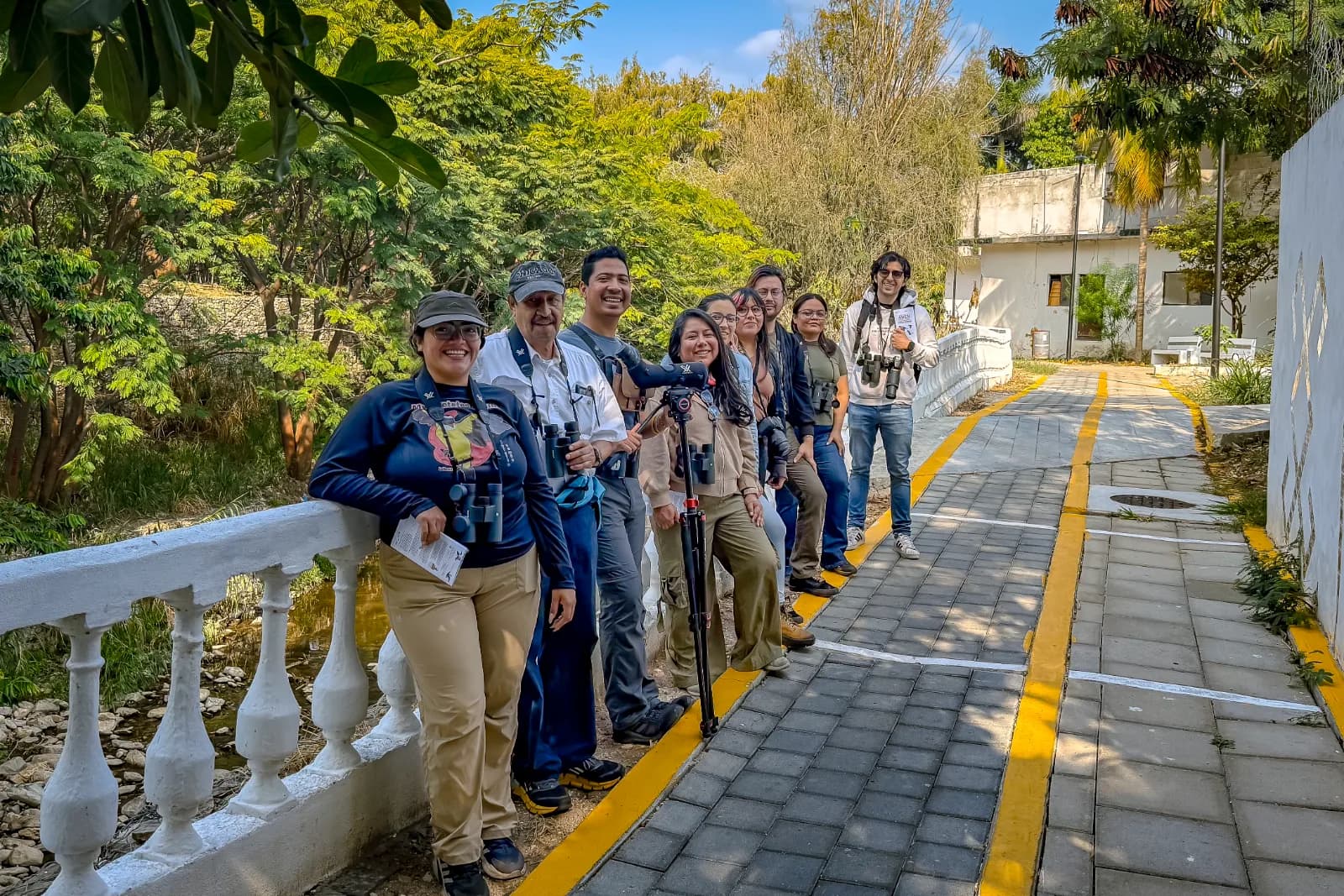 Pajareadas urbanas realizadas por Heliomaster A.C., las cuales han permitido documentar y compartir la biodiversidad de Tuxtla Gutiérrez con la ciudadanía, creando una comunidad de personas sensibles hacia la naturaleza citadina.